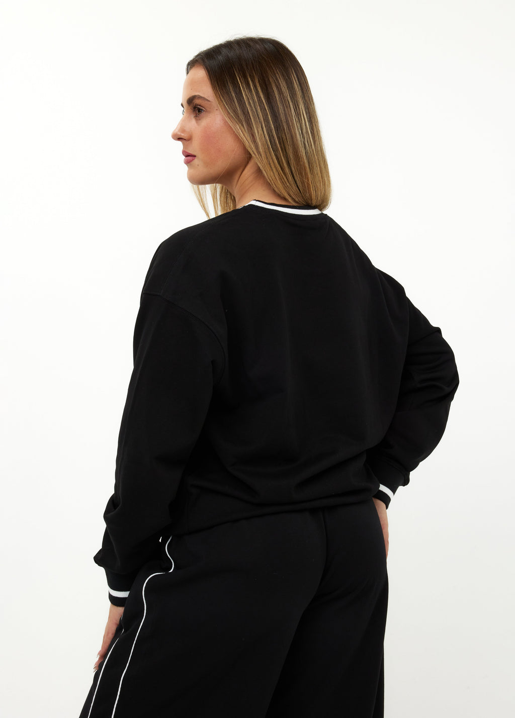 Ares Crewneck Top Black